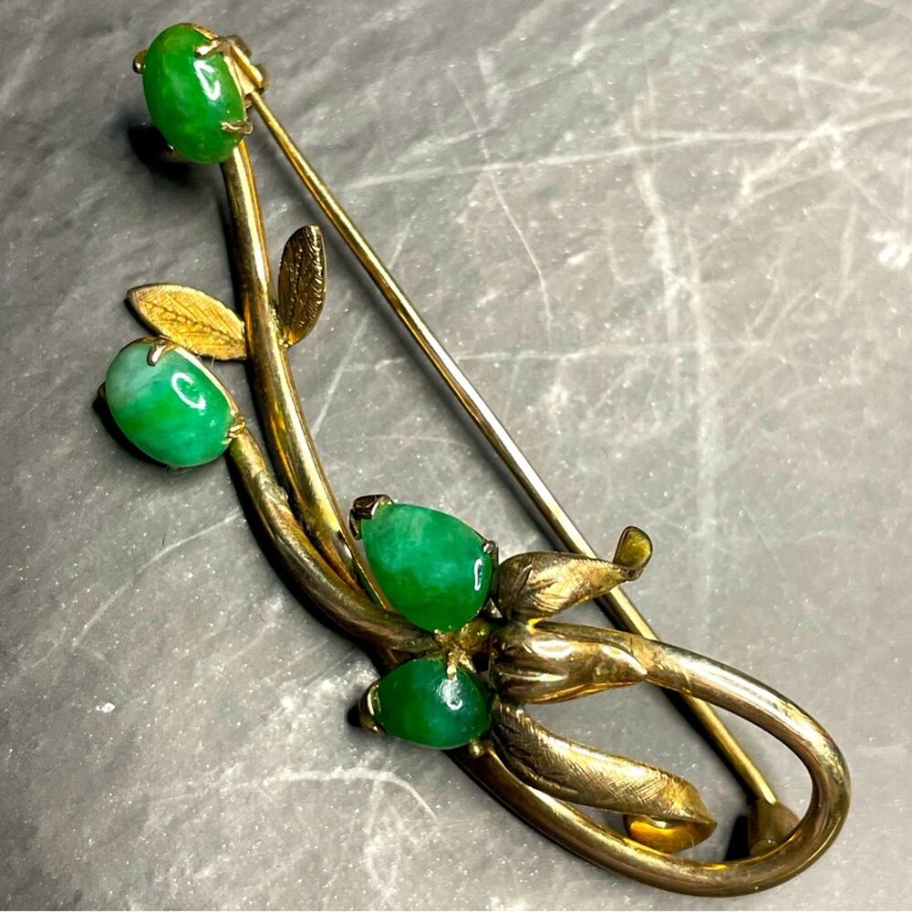 Vintage 14k solid Gold and Chrysoprase leave’s and vine Brooch